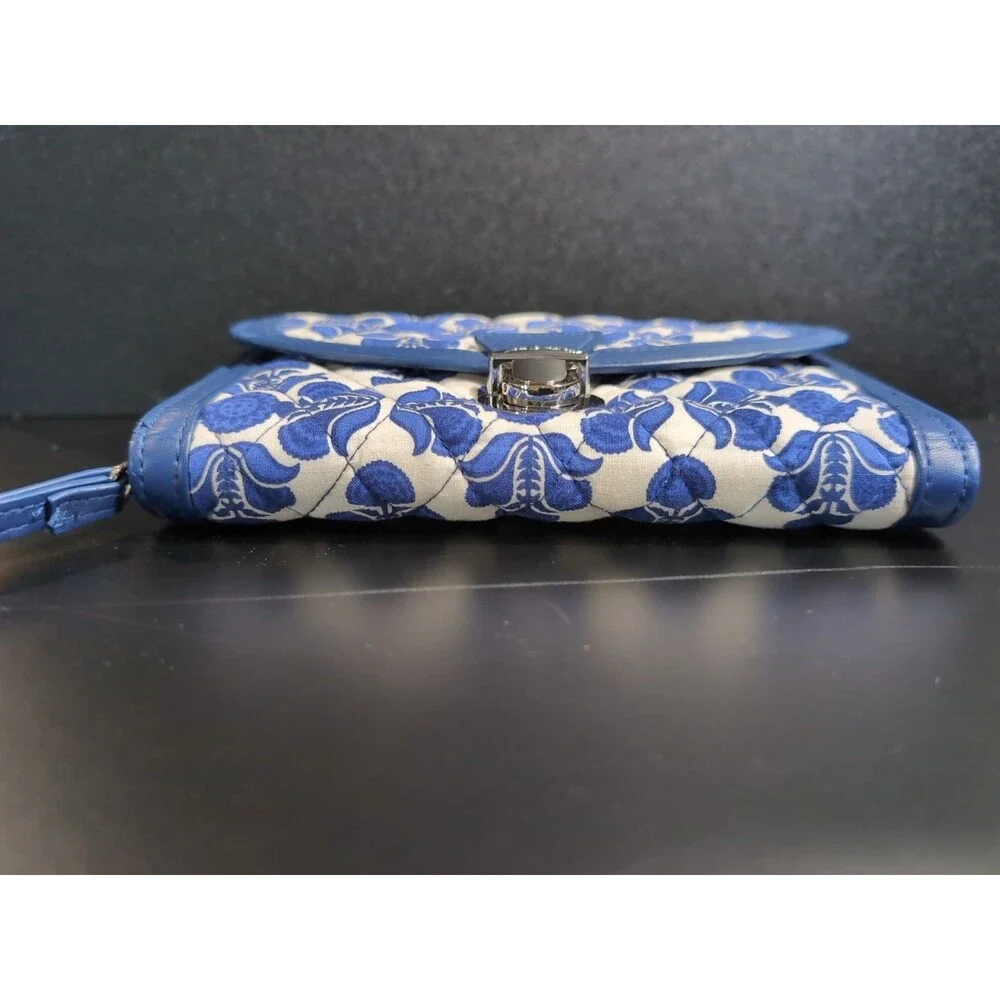 VERA BRADLEY COBALT BLUE TILES WRISTLET WALLET TRIFOLD ID SLOTS CARD CASH - Picture 8 of 16